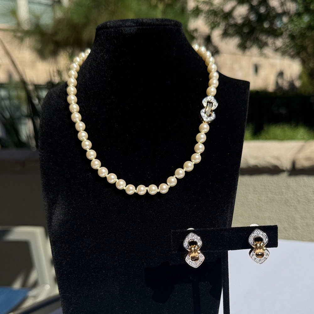 Elegant Pearl Necklace and Earring Set